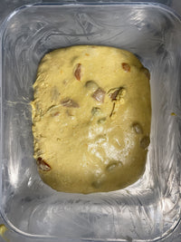 Impasto di panettone con frutta candita