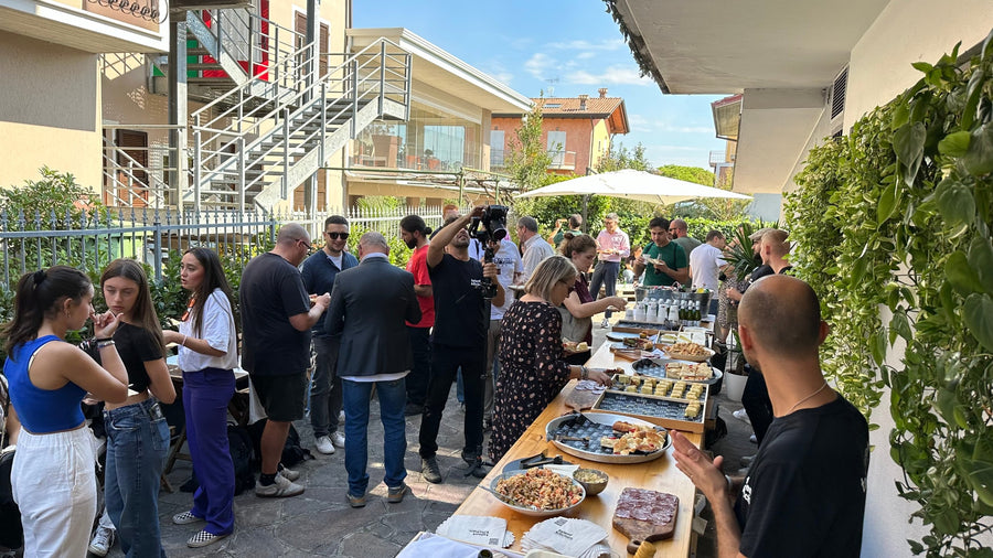 Buffet e vini del Lugana con il Sindaco di Sirmione al Talent Kitchen Food Hub – foto 9